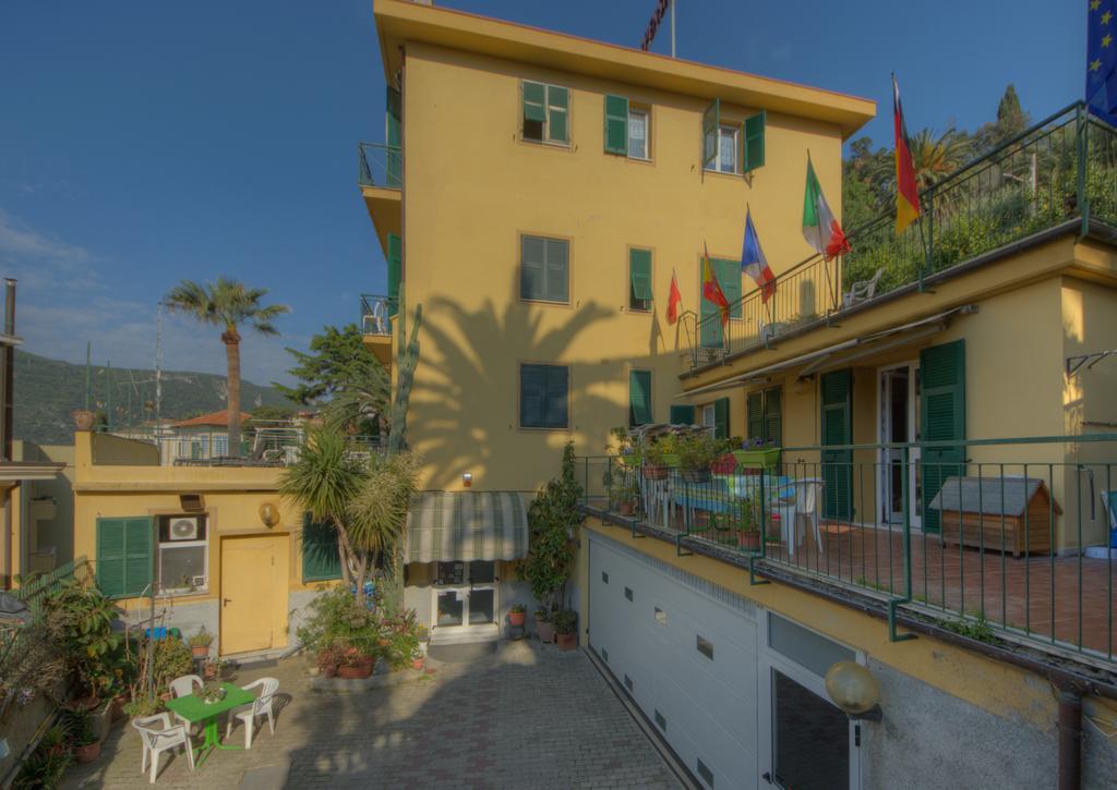 Hotel Deutsche Familien 피날레리구레 외부 사진