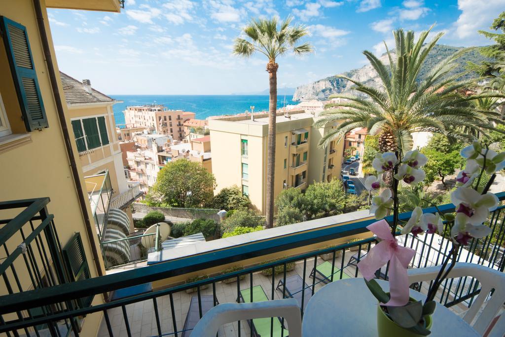Hotel Deutsche Familien 피날레리구레 외부 사진
